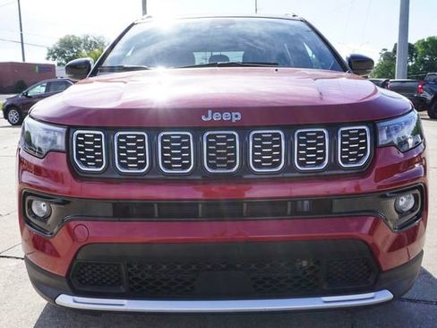 Used 2025 Jeep Compass Limited AWD/4WD image 11