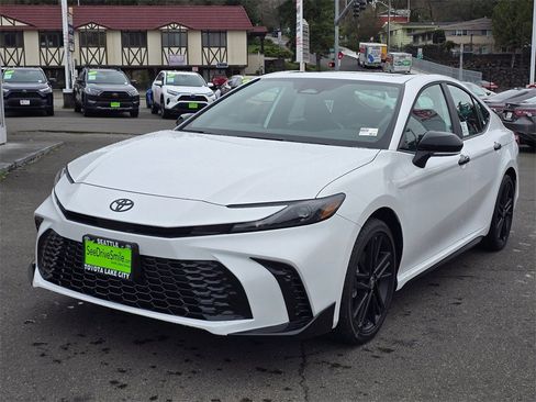 New 2026 Toyota Camry Hybrid image 3