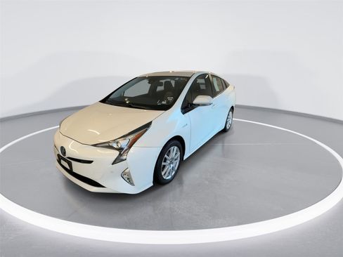 Used 2017 Toyota Prius Four Touring image 3