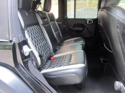 Used 2018 Jeep Wrangler Unlimited Sport AWD/4WD image 10