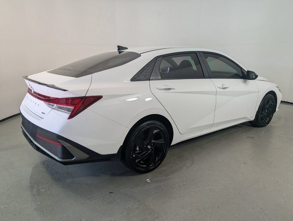 New 2026 Hyundai Elantra SEL FWD image 6