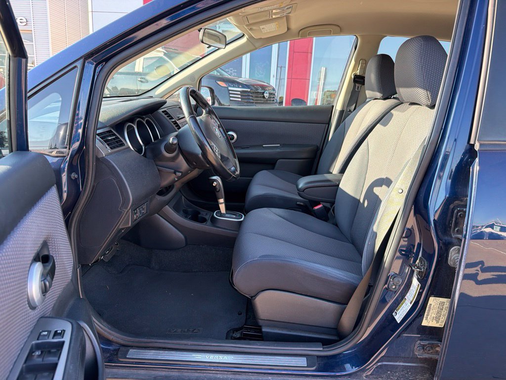 Used 2008 Nissan Versa Hatchback w/ Convenience Pkg FWD image 14