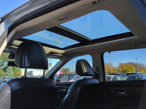 Used 2021 Nissan Rogue SL w/ Premium Package image 18