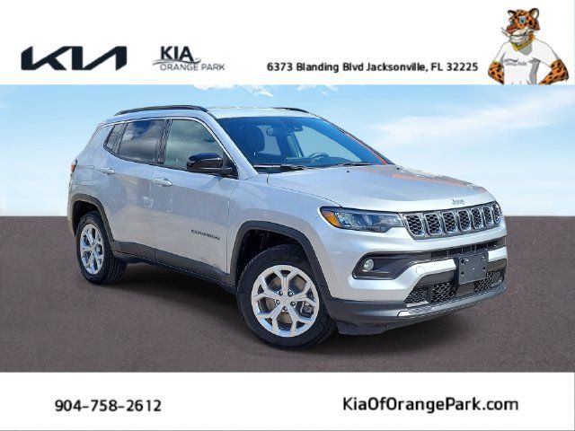 Used 2024 Jeep Compass Latitude AWD/4WD image 1