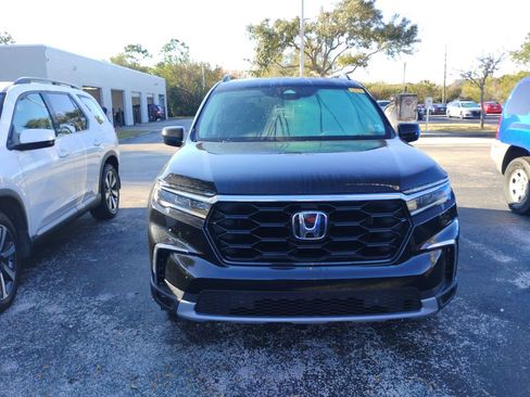 Used 2023 Honda Pilot Touring image 7