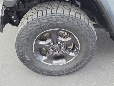 Used 2021 Jeep Gladiator Rubicon image 9