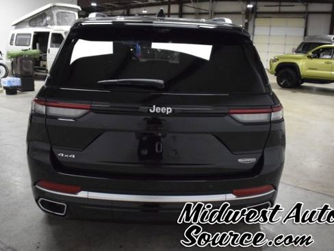 Used 2024 Jeep Grand Cherokee Summit image 4