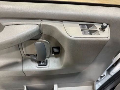 Used 2015 Chevrolet Express 3500 RWD image 12