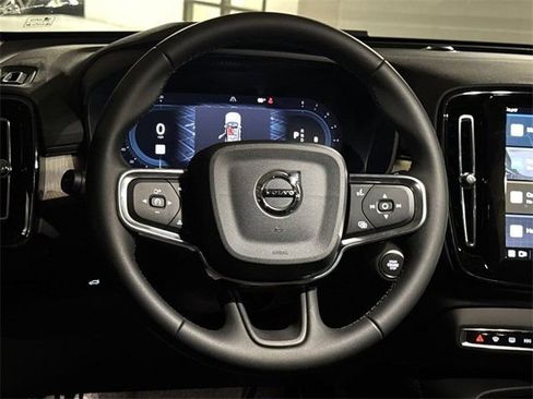 New 2025 Volvo XC40 B5 Core w/ Protection Package Premier AWD/4WD image 9