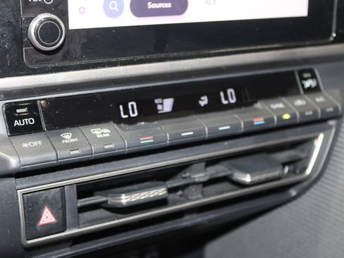 Used 2025 Toyota Camry SE FWD image 37