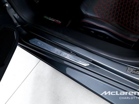 Used 2022 Lamborghini Huracan EVO RWD image 16