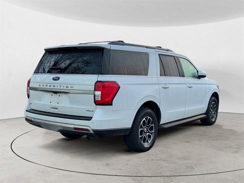 Used 2024 Ford Expedition Max XLT image 4