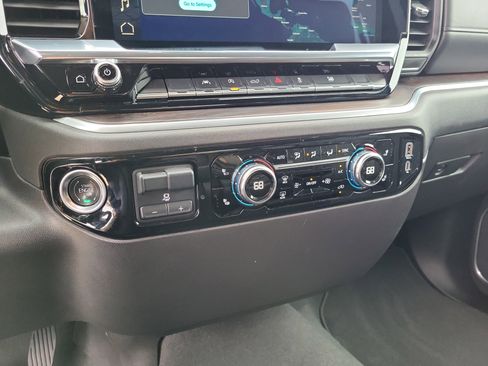 Used 2025 GMC Sierra 1500 SLT image 24