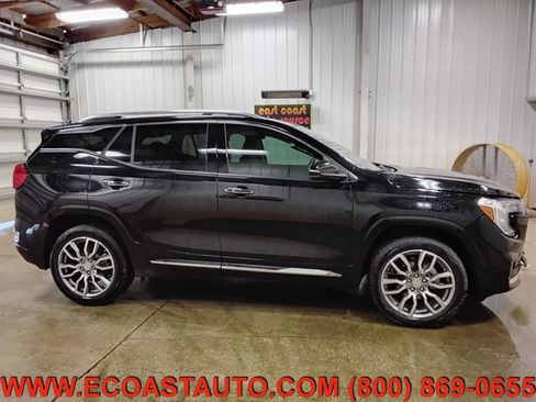 Used 2024 GMC Terrain Denali w/ Denali Premium Package AWD/4WD image 2