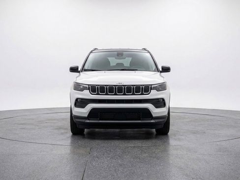 Used 2025 Jeep Compass Limited AWD/4WD image 2