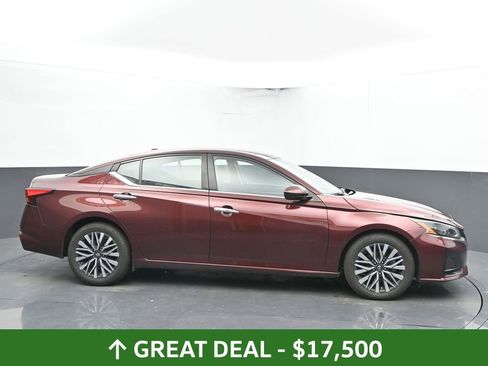 Used 2023 Nissan Altima 2.5 SV image 13