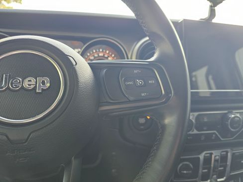 Used 2018 Jeep Wrangler Unlimited Sport S AWD/4WD image 35