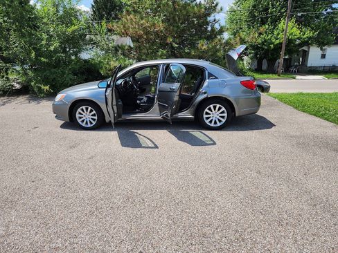Used 2012 Chrysler 200 Touring FWD image 20