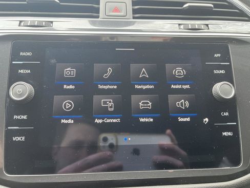 Used 2022 Volkswagen Tiguan SE R-Line image 30