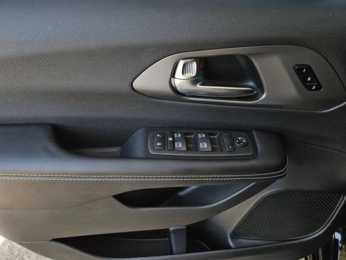 New 2026 Chrysler Pacifica Select w/ S Appearance Package FWD image 15