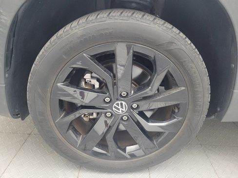 Used 2022 Volkswagen Taos SEL w/ Panoramic Sunroof Package FWD image 31