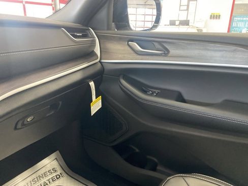 New 2025 Jeep Grand Cherokee Limited image 26