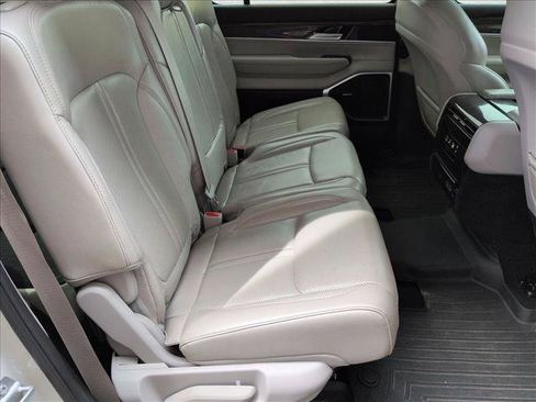 Used 2022 Jeep Wagoneer Series II AWD/4WD image 28