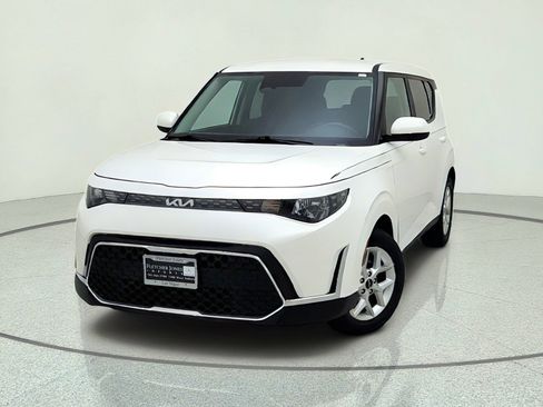 Used 2023 Kia Soul LX w/ Option Group 015 FWD image 2