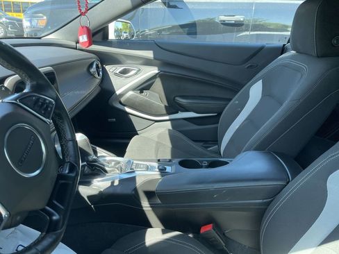 Used 2023 Chevrolet Camaro LT w/ Technology Package RWD image 5