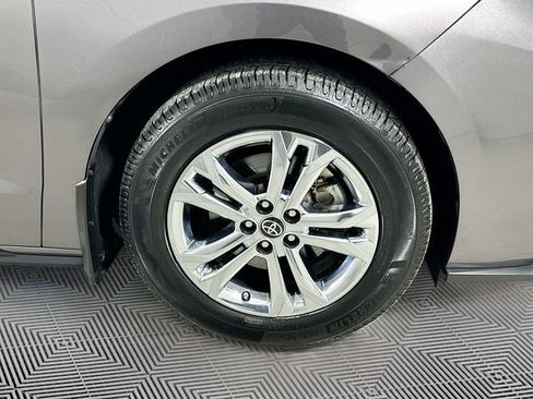 Used 2022 Toyota Sienna XSE image 25
