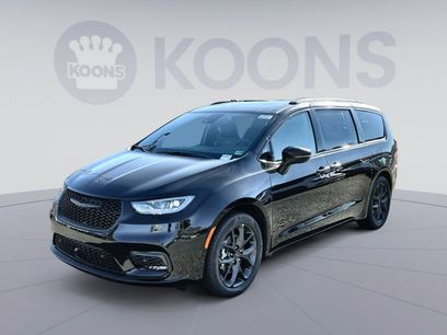 New 2026 Chrysler Pacifica Limited w/ S Appearance Package