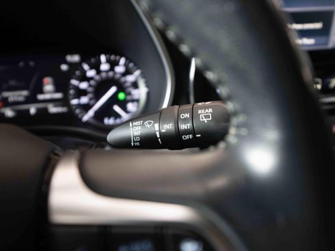Used 2020 Toyota Highlander XLE AWD/4WD image 14