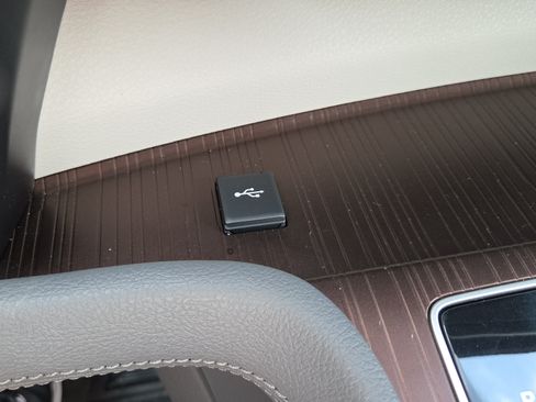 Certified 2024 Toyota Sienna XLE FWD image 27