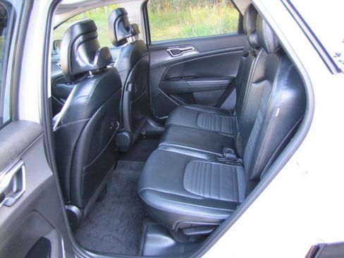 Used 2025 Kia Sportage SX image 19