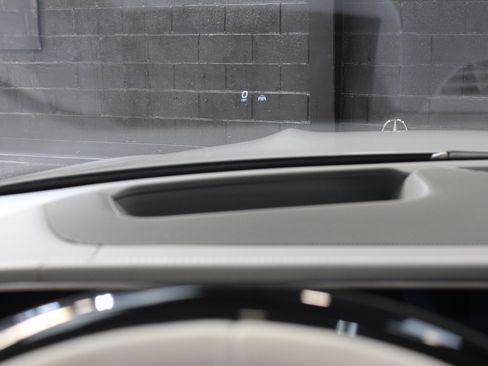 Used 2025 Mercedes-Benz Maybach GLS 600 4MATIC image 31