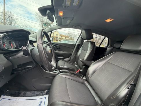 Used 2018 Chevrolet Trax LT w/ LT Convenience Package AWD/4WD image 9