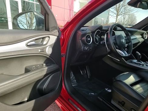 Used 2023 Alfa Romeo Stelvio Veloce image 9