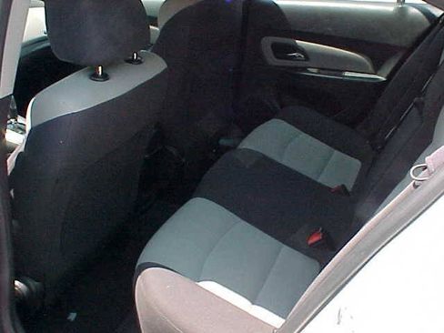 Used 2014 Chevrolet Cruze LS FWD image 9