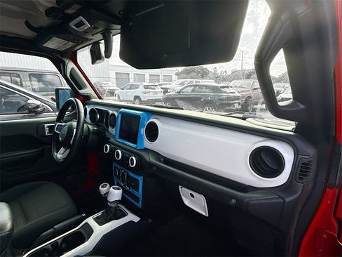 Used 2021 Jeep Wrangler Unlimited Islander image 29