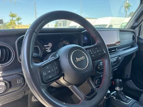 Used 2024 Jeep Wrangler Unlimited Rubicon AWD/4WD image 10