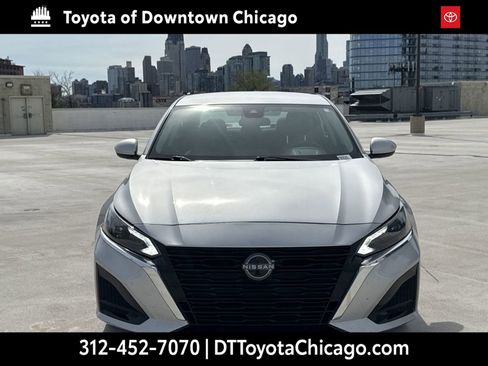 Used 2023 Nissan Altima 2.5 SV image 2