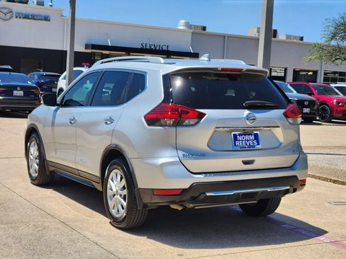 Used 2017 Nissan Rogue SV FWD image 7
