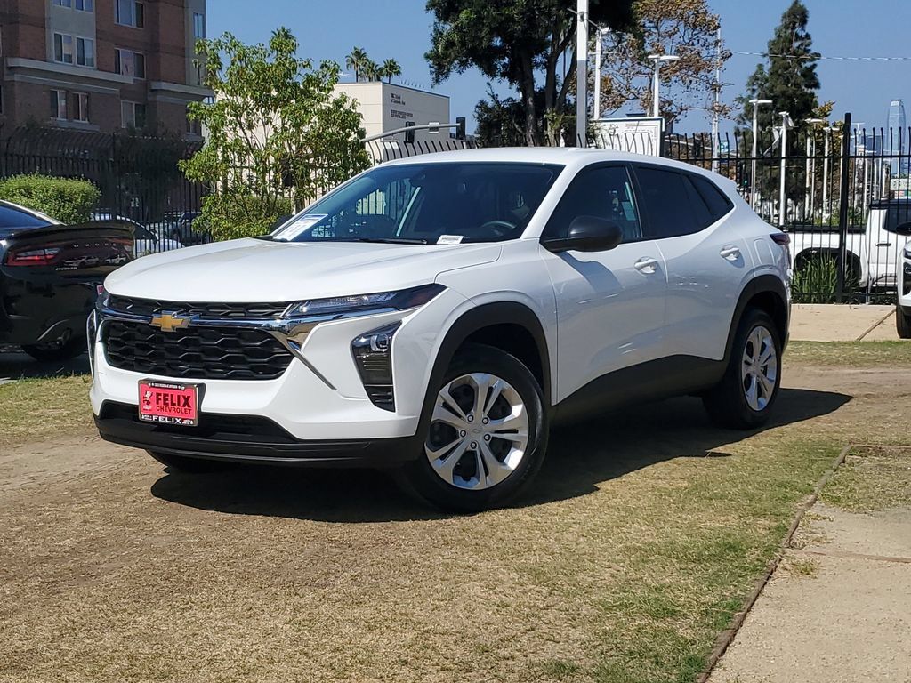 Used 2026 Chevrolet Trax LS w/ Driver Confidence Package FWD image 2