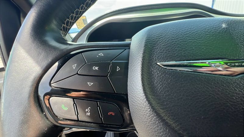 Used 2019 Chrysler Pacifica Touring-L w/ S Appearance Package FWD image 22
