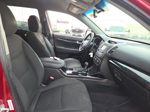 Used 2015 Kia Sorento LX image 9