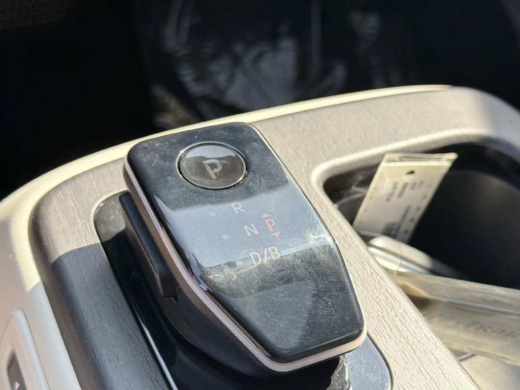 Used 2024 Nissan Ariya FWD image 25