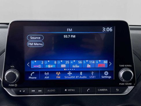 Used 2025 Nissan Sentra SV FWD image 14