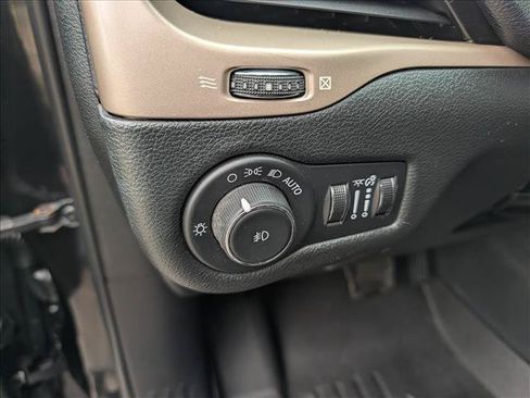 Used 2015 Jeep Cherokee Limited AWD/4WD image 30