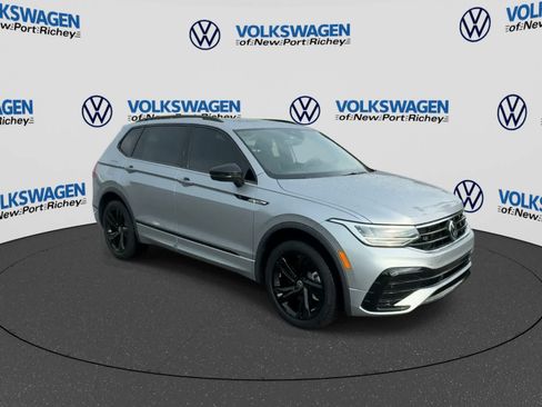 Used 2023 Volkswagen Tiguan SE R-Line FWD image 2