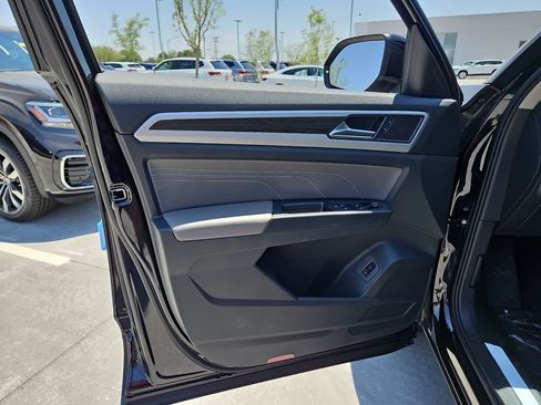 Used 2023 Volkswagen Atlas SE AWD/4WD image 18